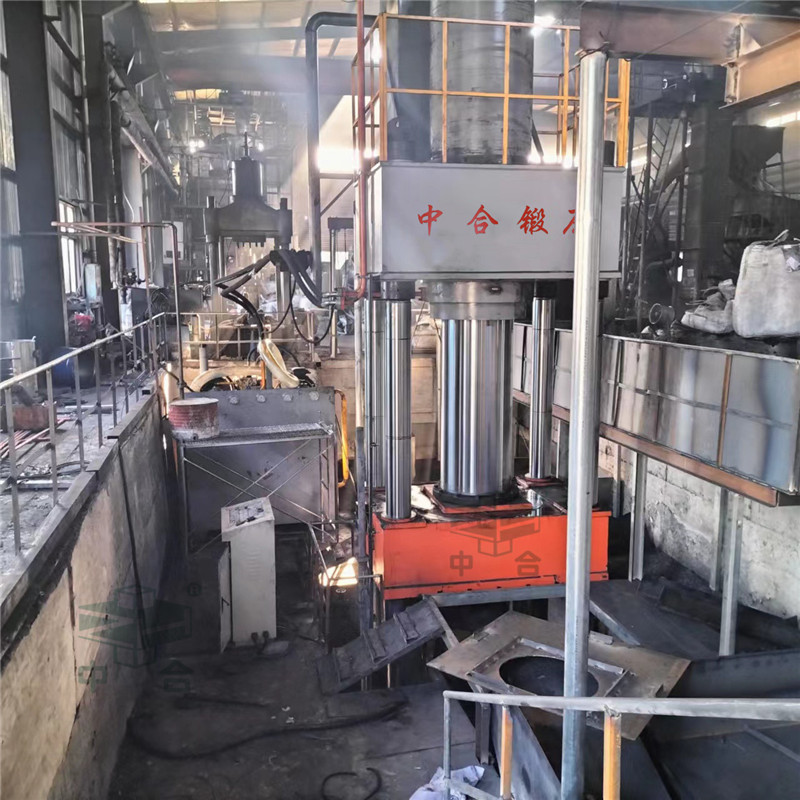 2000噸石墨電極棒成型液壓機(jī)-碳素石墨塊生產(chǎn)設(shè)備