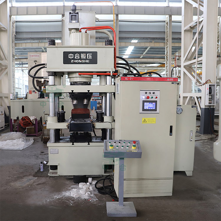 200噸四梁四柱液壓機車間實物