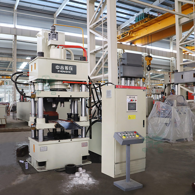 200噸四梁四柱液壓機車間試機