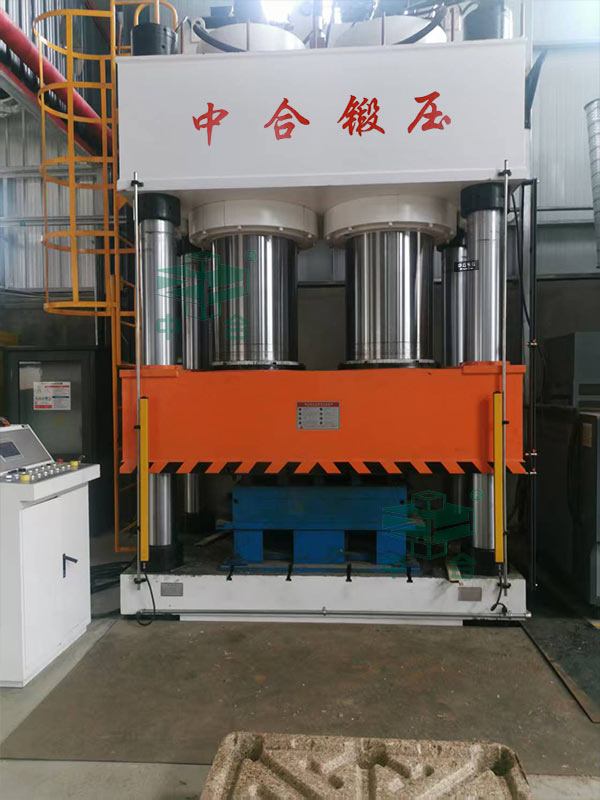 1600噸木屑托盤成型液壓機.jpg